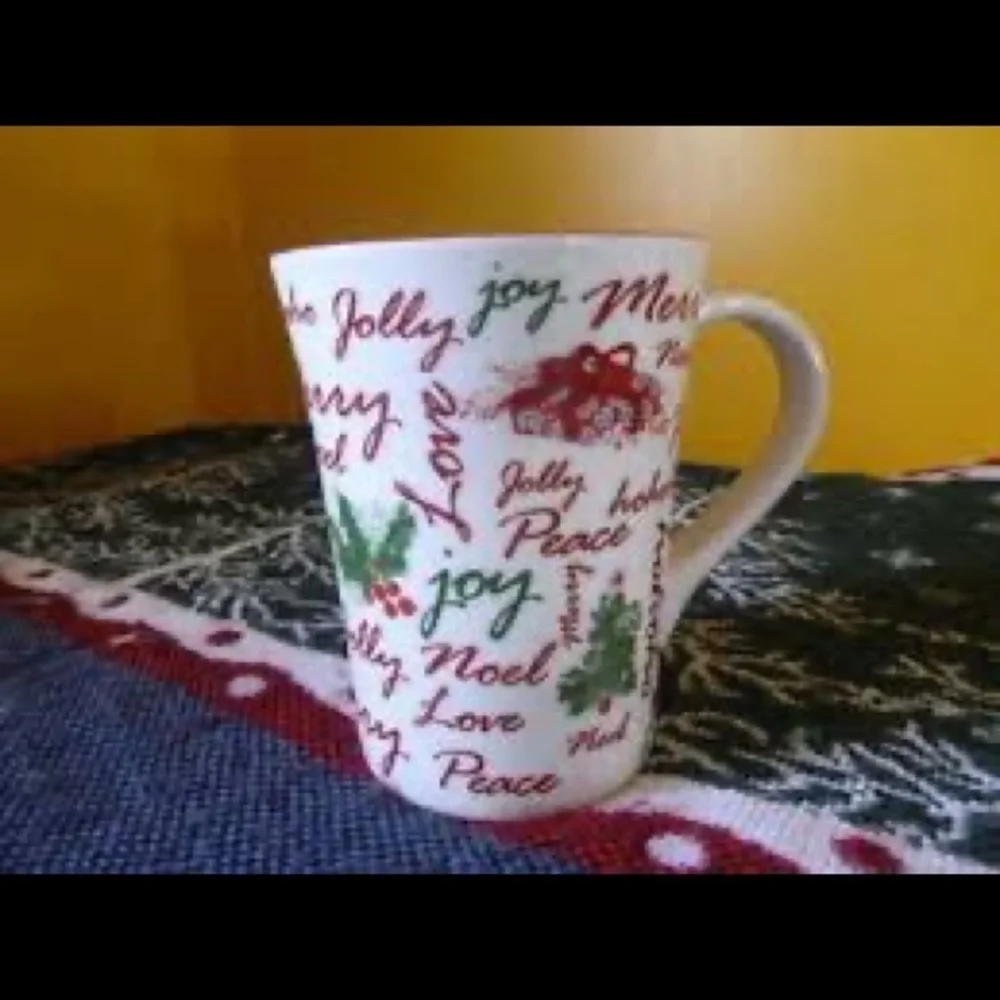 Starbucks 2007 Holiday Green Red White Mug Cup